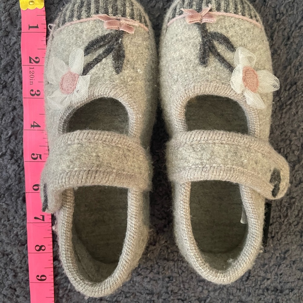 A great slipper by HAFLINGER
Made in Germany (100% Wool)